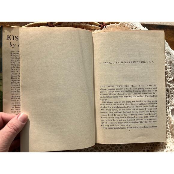 1948 Kissing Kin by Elswyth Thane | Vintage Peoples Book Club - Picture 5 of 6